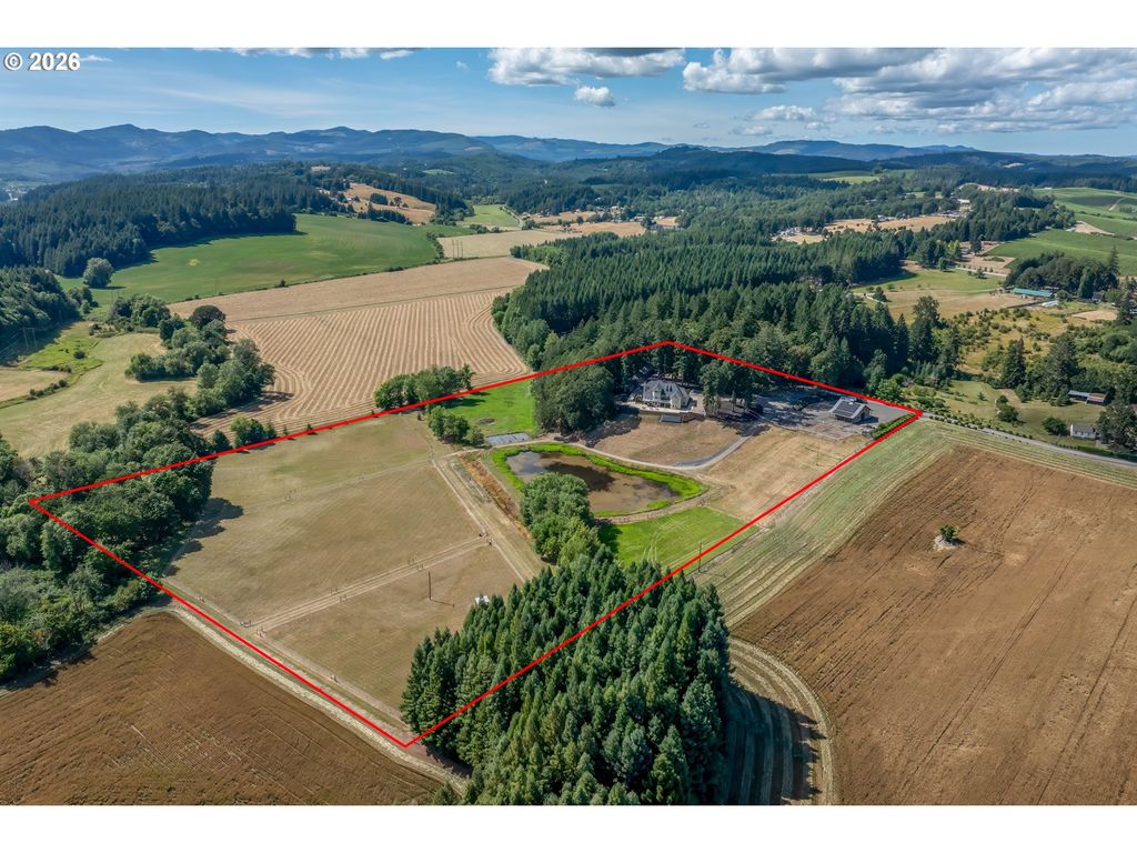 Image 6 of property listing at 9850 Nw HOMESTEAD Ln, Carlton, OR 97111