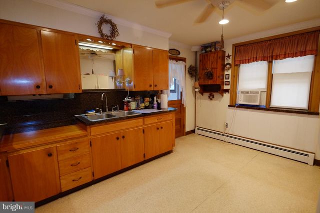 38 E 4TH ST, Lansdale, PA 19446