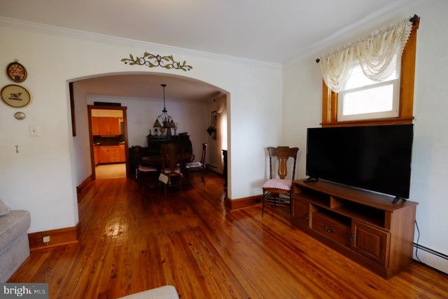 38 E 4TH ST, Lansdale, PA 19446