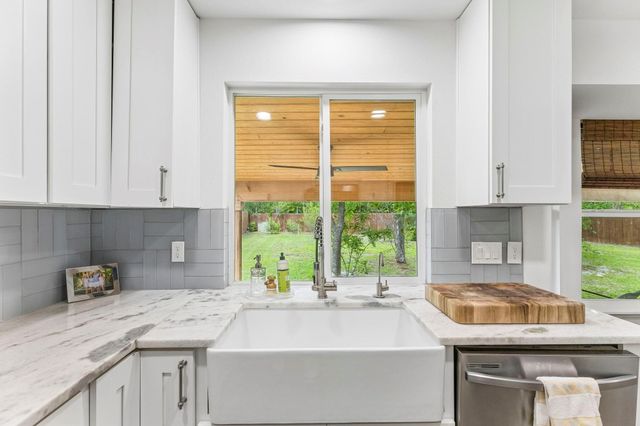 7308 Saffron ST, Austin, TX 78749