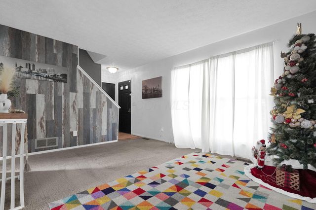 2102 Lynbridge Drive, Reynoldsburg, OH 43068