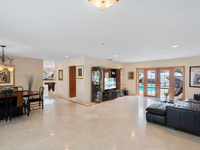 2930 NE 164th St, North Miami Beach, FL 33160