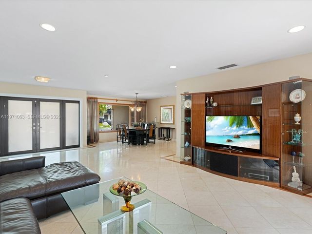 2930 NE 164th St, North Miami Beach, FL 33160