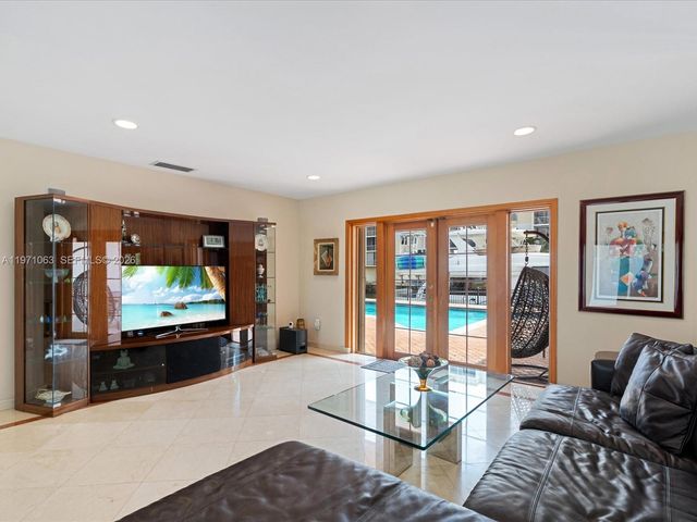 2930 NE 164th St, North Miami Beach, FL 33160