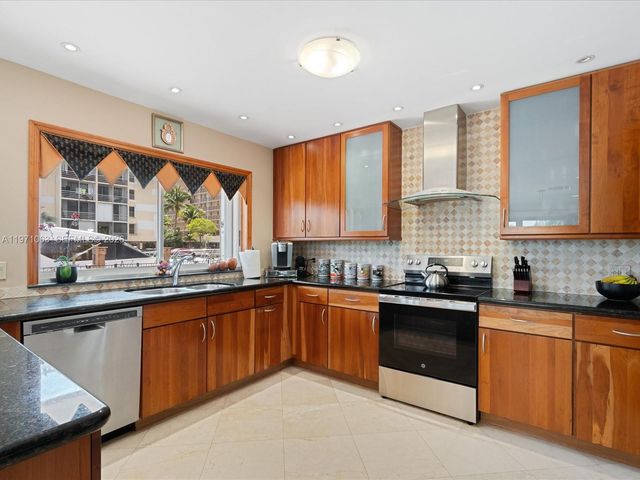 2930 NE 164th St, North Miami Beach, FL 33160