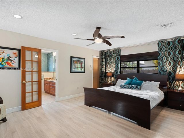 2930 NE 164th St, North Miami Beach, FL 33160