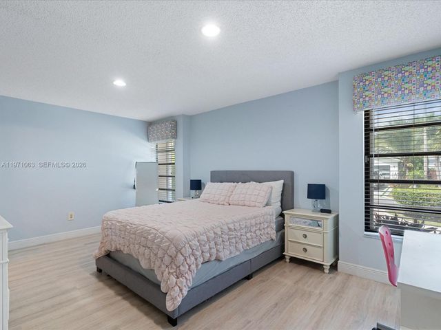 2930 NE 164th St, North Miami Beach, FL 33160