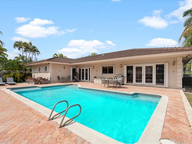 2930 NE 164th St, North Miami Beach, FL 33160