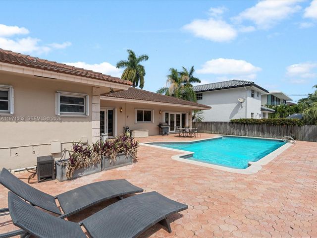2930 NE 164th St, North Miami Beach, FL 33160