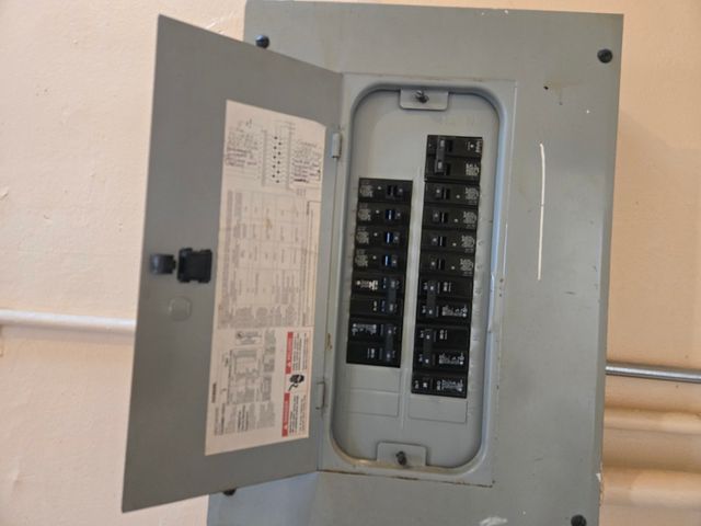 3 National Street 3, Elgin, IL 60123