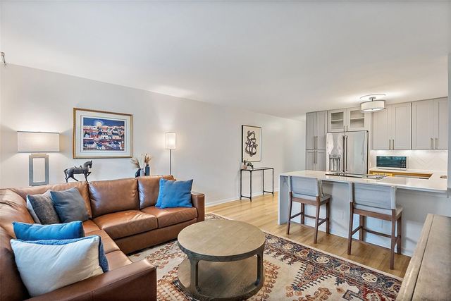 200 36TH AVENUE N 104A, St Petersburg, FL 33704