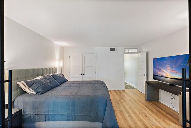 200 36TH AVENUE N 104A, St Petersburg, FL 33704