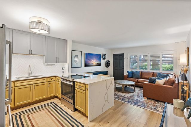 200 36TH AVENUE N 104A, St Petersburg, FL 33704