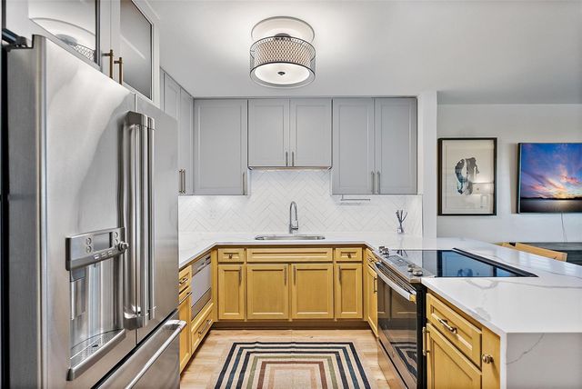 200 36TH AVENUE N 104A, St Petersburg, FL 33704