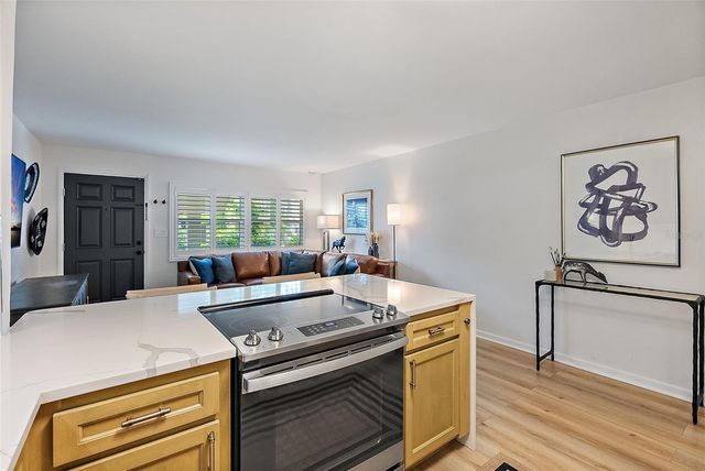 200 36TH AVENUE N 104A, St Petersburg, FL 33704