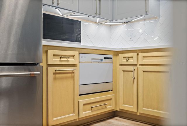 200 36TH AVENUE N 104A, St Petersburg, FL 33704