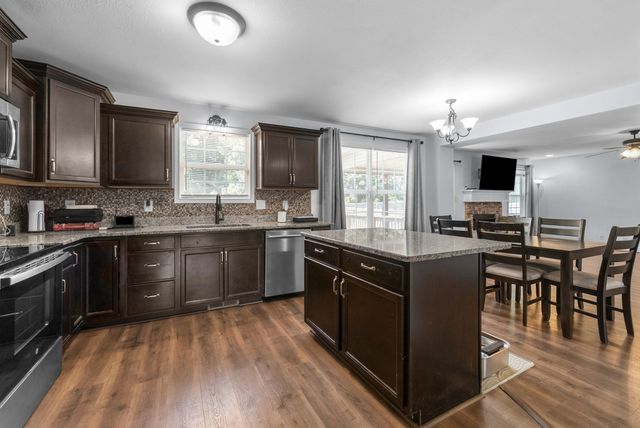 789 Banister Dr, Clarksville, TN 37042