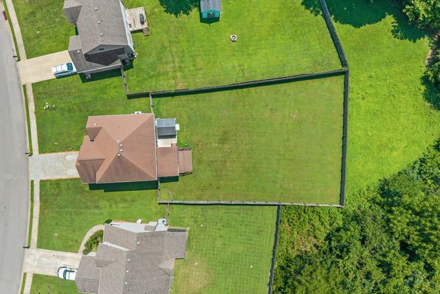 789 Banister Dr, Clarksville, TN 37042
