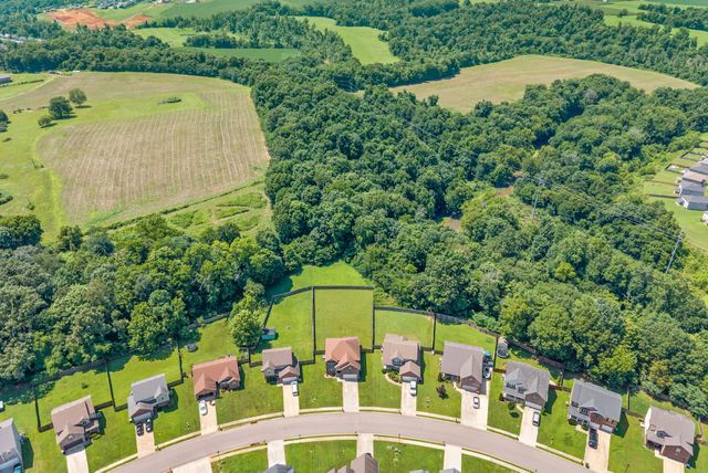 789 Banister Dr, Clarksville, TN 37042