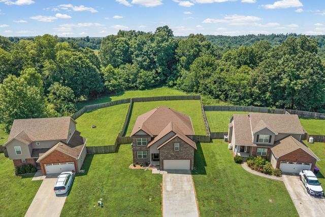 789 Banister Dr, Clarksville, TN 37042