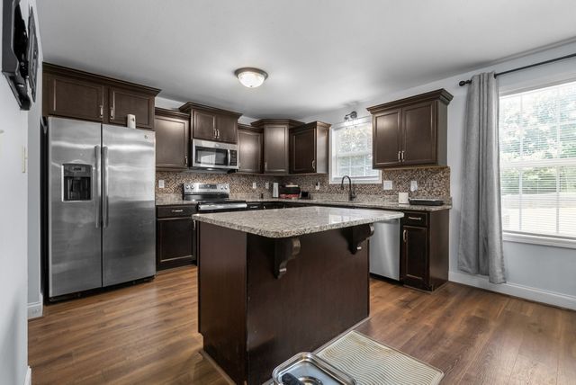 789 Banister Dr, Clarksville, TN 37042