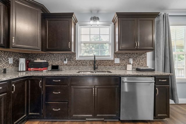 789 Banister Dr, Clarksville, TN 37042