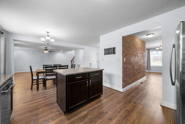 789 Banister Dr, Clarksville, TN 37042