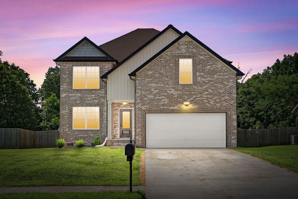 789 Banister Dr, Clarksville, TN 37042