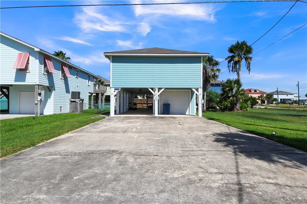 1228 S Live Oak St, Rockport, TX 78382 — photo 4