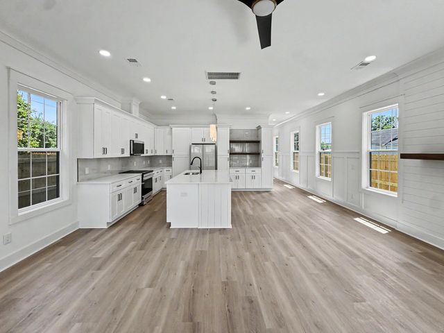 1988 Irving Avenue, North Charleston, SC 29405