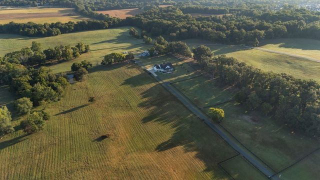 1421 Lawrence Ln, Springfield, TN 37172