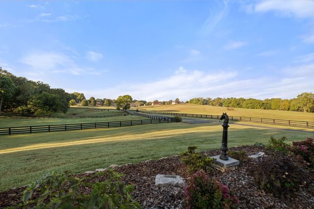 1421 Lawrence Ln, Springfield, TN 37172