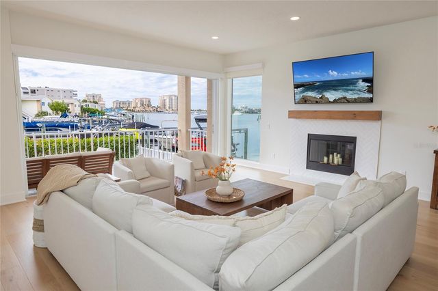 372 LARBOARD WAY, Clearwater Beach, FL 33767