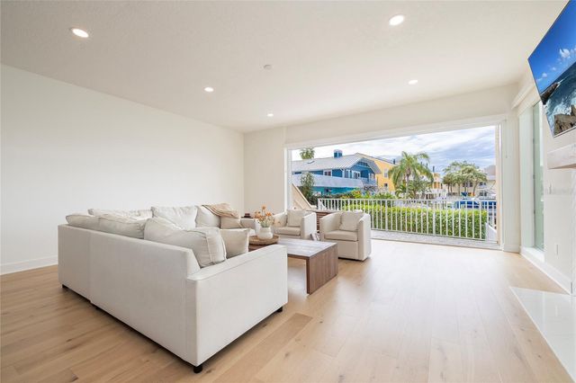 372 LARBOARD WAY, Clearwater Beach, FL 33767