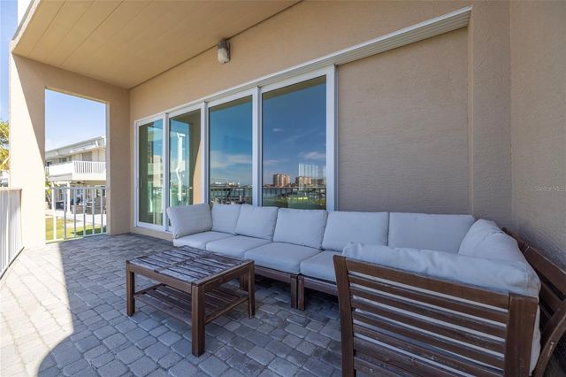 372 LARBOARD WAY, Clearwater Beach, FL 33767