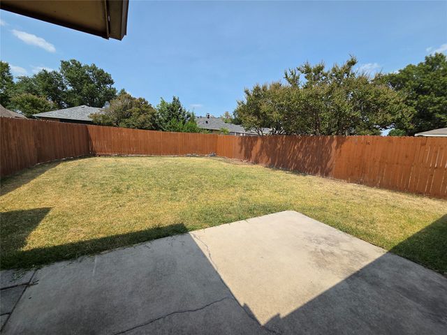 2011 Stradivarius Lane, Carrollton, TX 75007