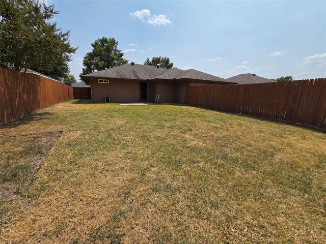 2011 Stradivarius Lane, Carrollton, TX 75007