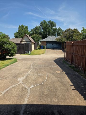 2011 Stradivarius Lane, Carrollton, TX 75007