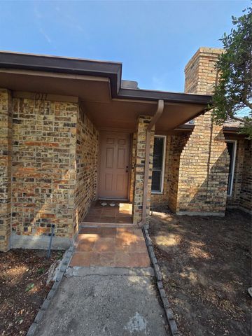 2011 Stradivarius Lane, Carrollton, TX 75007