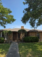 2011 Stradivarius Lane, Carrollton, TX 75007