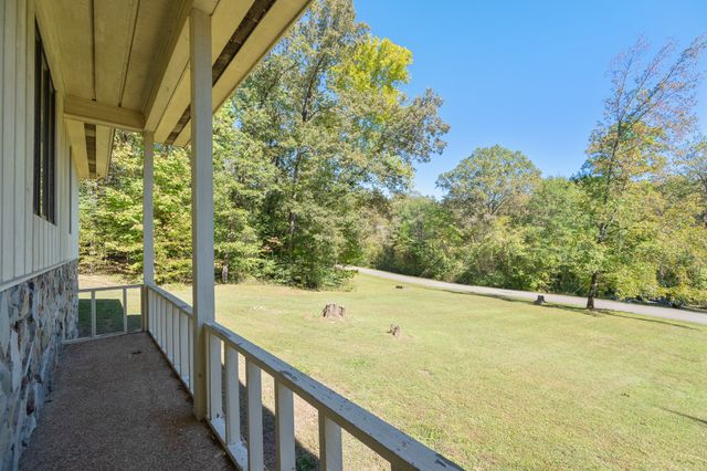 326 Dogwood Dr, Decaturville, TN 38329
