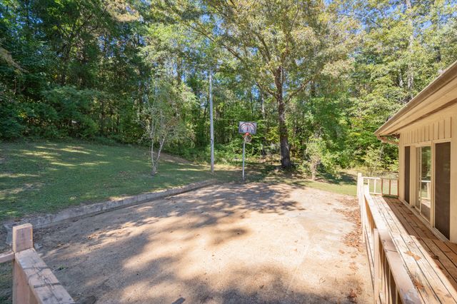 326 Dogwood Dr, Decaturville, TN 38329