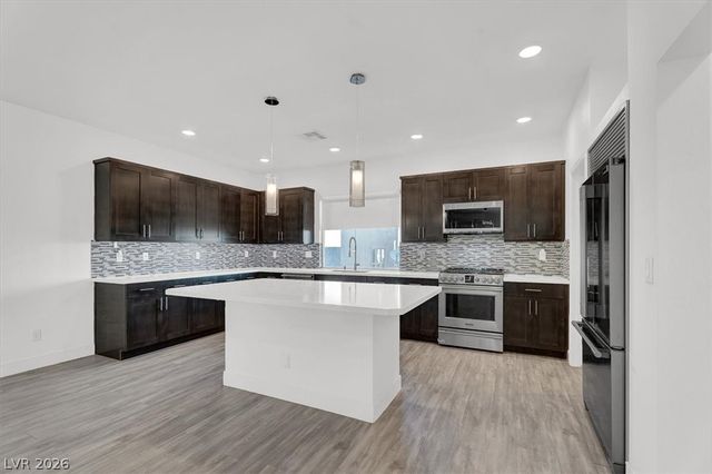 8028 Haywood Estate Avenue, Las Vegas, NV 89113