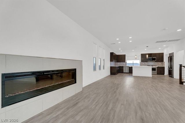 8028 Haywood Estate Avenue, Las Vegas, NV 89113