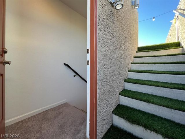 8028 Haywood Estate Avenue, Las Vegas, NV 89113