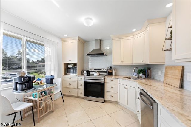 249 Memory LN 4, Naples, FL 34112
