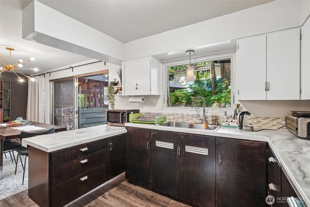 19604 10th Avenue NE, Shoreline, WA 98155
