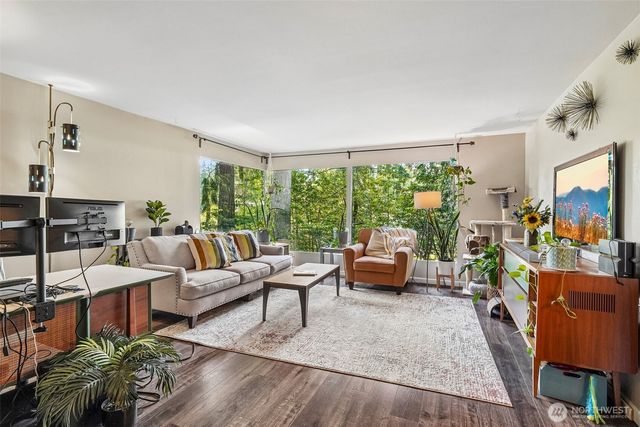 19604 10th Avenue NE, Shoreline, WA 98155