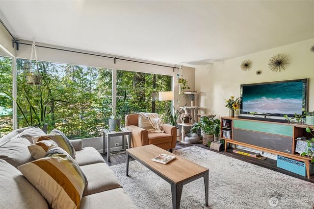 19604 10th Avenue NE, Shoreline, WA 98155