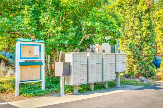 6850 Downing Road SPC 11, Central Point, OR 97502